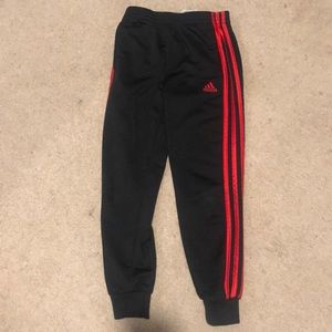 Adidas Boys Black / Red  athletic pants  e 7